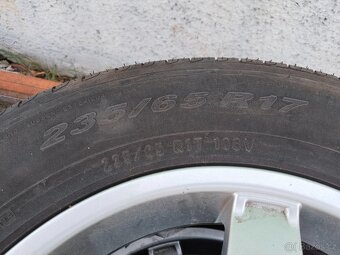 235/65 r17 - 2