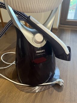 Napařovač oděvů Philips ComfortTouch Plus GC558/30 - 2