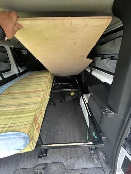 Postele do Opel Vivaro délka L2 - 2