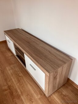 Skříňka pod TV - 2