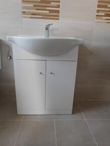 Koupelnová skříňka - 2