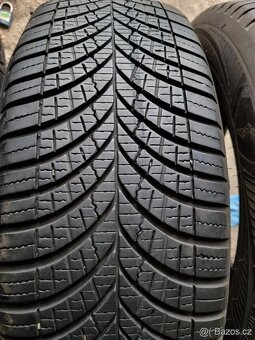 Zimní/celoroční pneumatiky Goodyear 215/65 R16 102H - 2