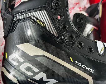 Brusle CCM Tacks AS 580 INT vel.5 - 2