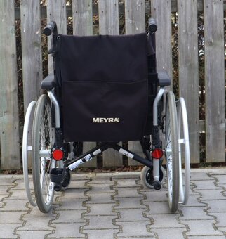 085-Mechanický invalidní vozík Meyra. - 2