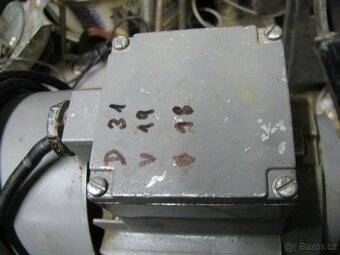 elektromotor s převodovkou na 220v - 2