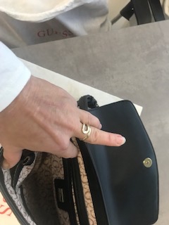 Černá kabelka zn. Guess - 2