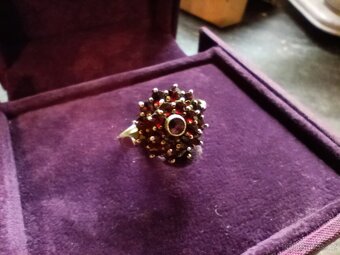 Prsten s českými granáty - 2