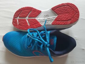 Sportovní boty do tělocvičny, vel. 33 (stélka 20,5 cm) - 2