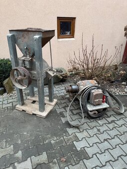 Šrotovník na obilí . - 2