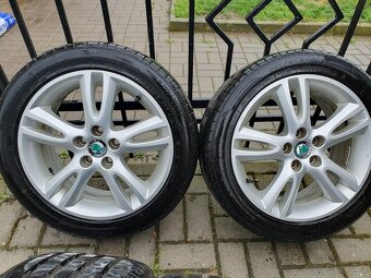 Alu kola Skoda 5x100 r16 6,5j et43 pneu 215/45/16 - 2