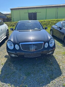 Mercedes-Benz Třídy E, 5.5 V8 E500, SUPERSTAV, MÁLO KM - 2