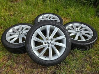 Kompletní letní Alu kola Šk. STRATOS - 205/50 R17 XL - 5x100 - 2