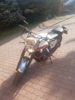 Moto Guzzi V7 II Stornello - 2