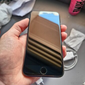 Iphone SE (2020) 64gb Černá - 2