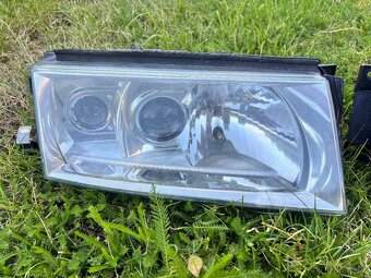 Škoda octavia 1 bixenony s halogen konektory, fake naklápění - 2