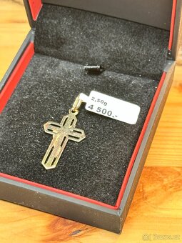 Zlatý přívěsek kříž 2,50g (1800 Kč/g)  - 2