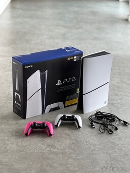 PlayStation 5 Slim- Dva ovladače. - 2