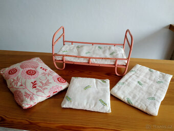 Retro postýlka pro panenku s přikrývkami - 2