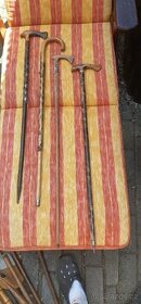 Vyřezávané dřevěné hole - 2