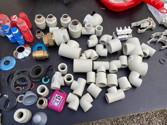 Zbytky ze stavby - instalérský materiál - 2