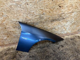 PRAVÝ PŘEDNÍ BLATNÍK BMW E90/91 SPARKLING GRAPHITE - 2