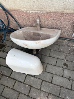 Keramické umyvadlo včetně baterie - 2