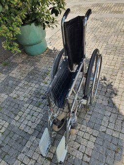 invalidní vozík, jde složit do auta - 2