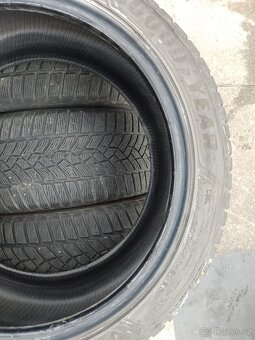 Pneu 235/45 R18 98V - 2