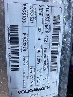 Lišta na AUDI Q7 4L0853764E 2ZZ - 2