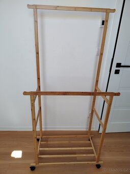 Věšák na oblečení - 2