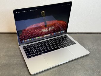 Macbook Pro 13" 2019 / I5 / 8GB / 256GB / Silver - 2