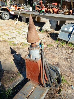Štípač hydraulický k nakladači - 2