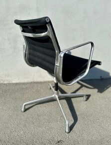 Vitra EA 108 chair - 2