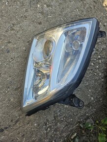 Opel Vectra C přední světlo xenon. - 2