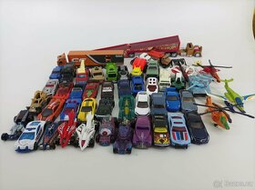 autíčka Hotwheels a Matchbox - 2
