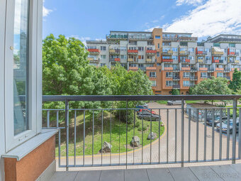 Moderní světlý byt 2+kk (51 m²) s lodžií a garážovým stáním, - 2