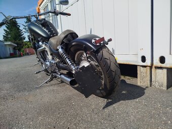 Suzuki VS 700 Intruder - 2