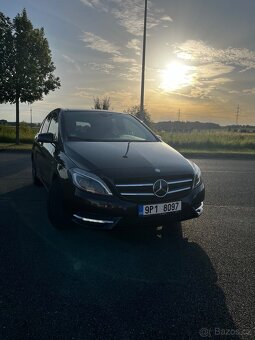 Mercedes B180 - 2