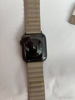 Apple Watch SE 44mm (2020) Space Grey - 2