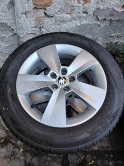 Prodám zimní pneu a originální ALU Škoda Superb - 2