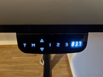 Polohovatelný stůl (elektromotor) - 2