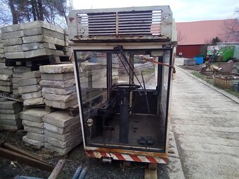 Kabina ze řezačky Toro - 2