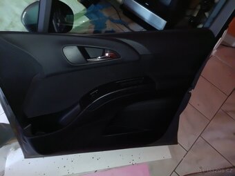 Opel Meriva. Dveře - 2