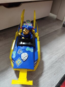 Tlapkova patrola auto - 2