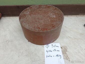 Válec z umělé hmoty - 2