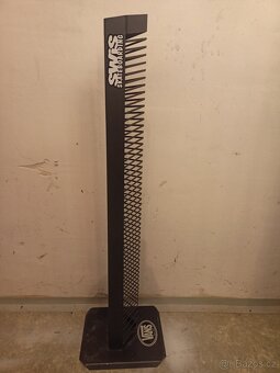 Kovový stojan na CD - 2