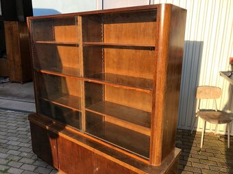 Prodám knihovnu, vitrínu - 2