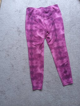 Elastické legíny a tepláky - 2