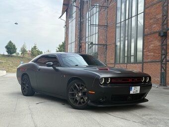 Dodge Challenger 6,4 - 2
