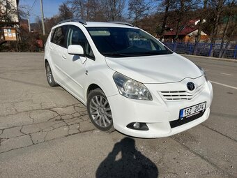 Toyota Verso 2,2 D-4D 110 KW r.v.2011 automat . - 2